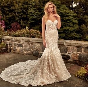 Eve of Milady Wedding Dress, Never been worn